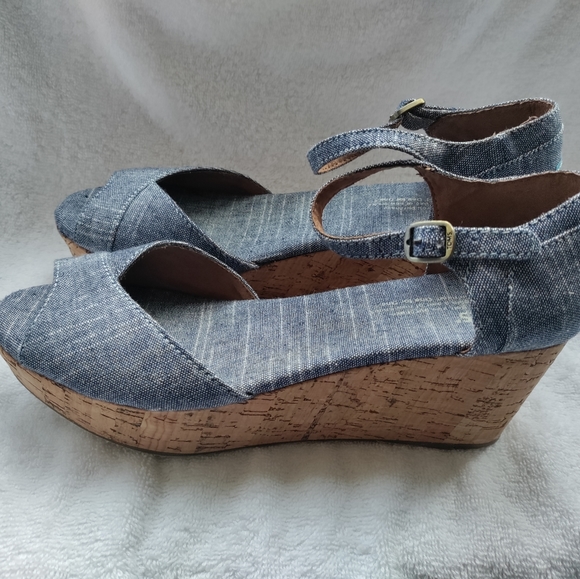 Toms | Chambray Blue Cork Wedge Buckle Platform Sandals Womens Size 7.5 - Picture 3 of 16